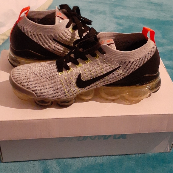 Nike VaporMax - Picture 4 of 4